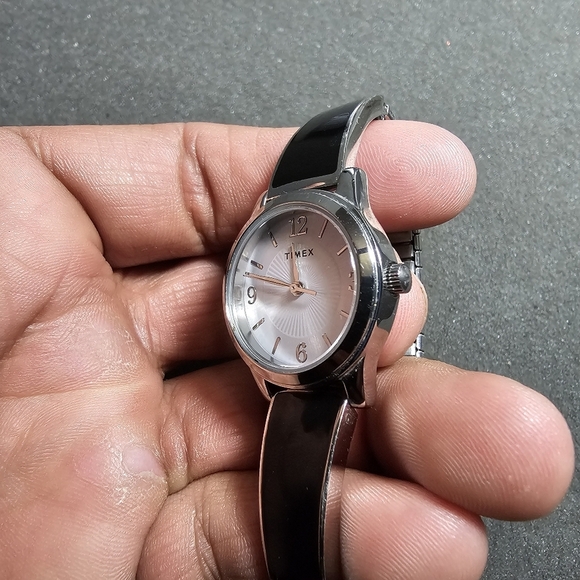 Timex Ladies Quartz Fashion Watch Silver Tone Black Stretch Bracelet Working sho - Picture 4 of 10